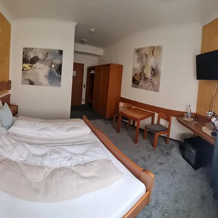 Aparthotel Doppelbett - Gaestezimmer - 11min Von Giessen 8,4km In Fernwald-steinbach Fernwald