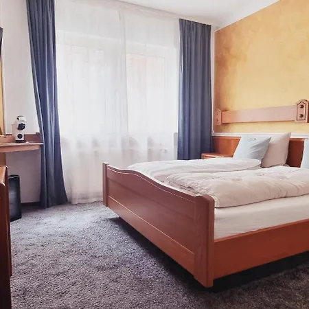 Doppelbett - Gaestezimmer - 11min Von Giessen 8,4km In Fernwald-steinbach 3*