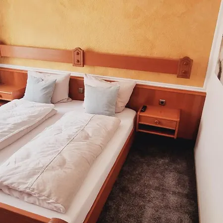 Doppelbett - Gaestezimmer - 11min Von Giessen 8,4km In Fernwald-steinbach Aparthotel
