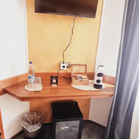 Aparthotel Doppelbett - Gaestezimmer - 11min Von Giessen 8,4km In Fernwald-steinbach Fernwald