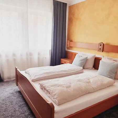 Doppelbett - Gaestezimmer - 11min Von Giessen 8,4km In Fernwald-steinbach Aparthotel Fernwald