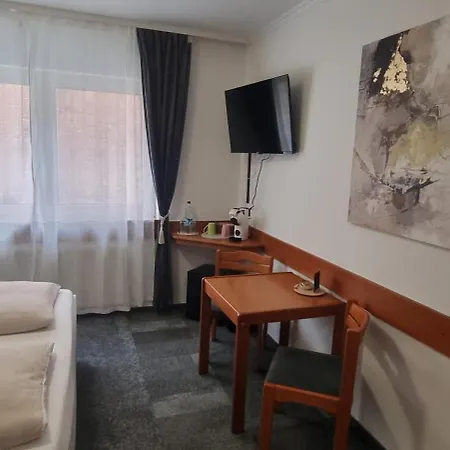 Aparthotel Doppelbett - Gaestezimmer - 11min Von Giessen 8,4km In Fernwald-steinbach Fernwald