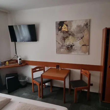 Doppelbett - Gaestezimmer - 11min Von Giessen 8,4km In Fernwald-steinbach Aparthotel Fernwald