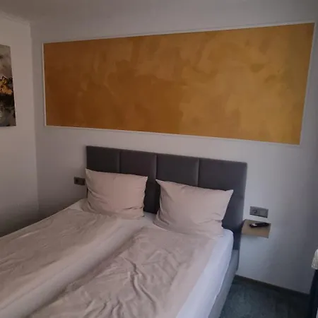 Doppelbett - Gaestezimmer - 11min Von Giessen 8,4km In Fernwald-steinbach